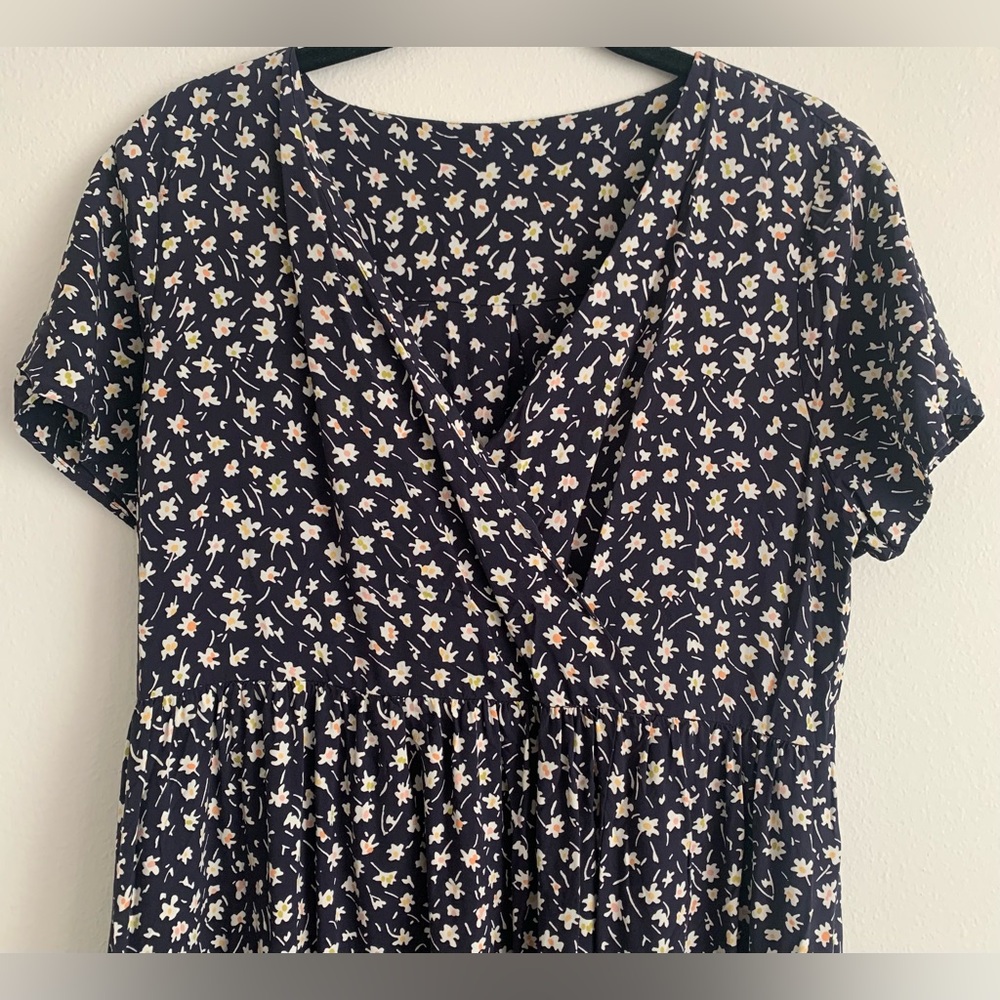 Good Condition, Madewell, Navy Blue Floral Mock Wrap Dress w/Pockets, Sz Medium - Picture 3 of 8